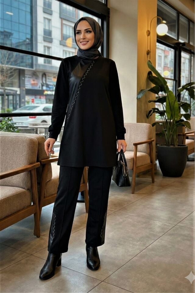 Kadın Pamuk Viskon Tunik Önünde Pantoon Paçada Deri ve Taş Detaylı İkili Tesettür Pantolonlu Takım Si̇yah - 44