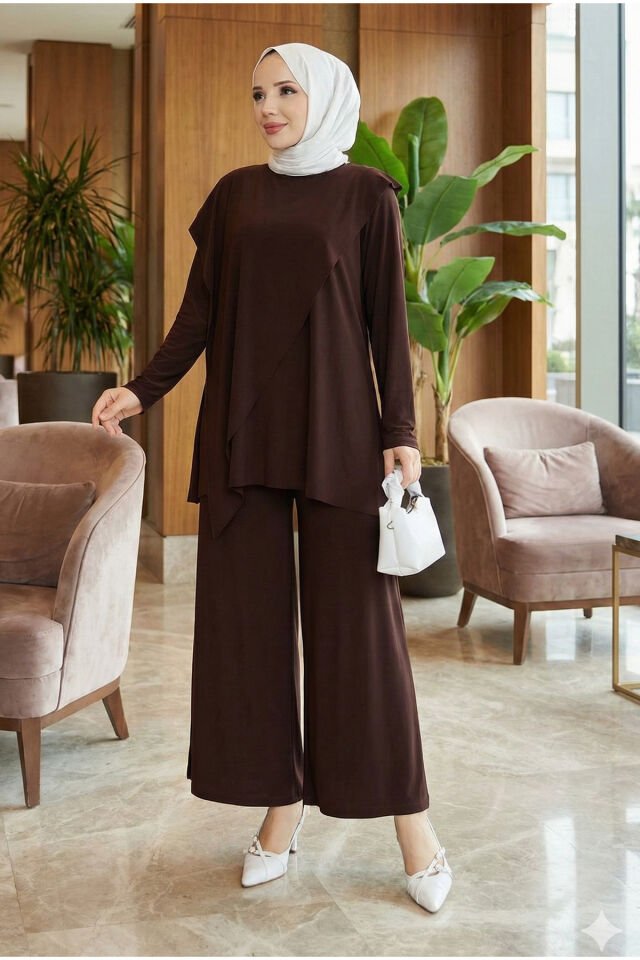 Kadın Sandy Ön ve Arka Omuzdan Kanatlı Asimetrik Kesim Tesettür İkili Pasntolonlu Takım Kahve - 44